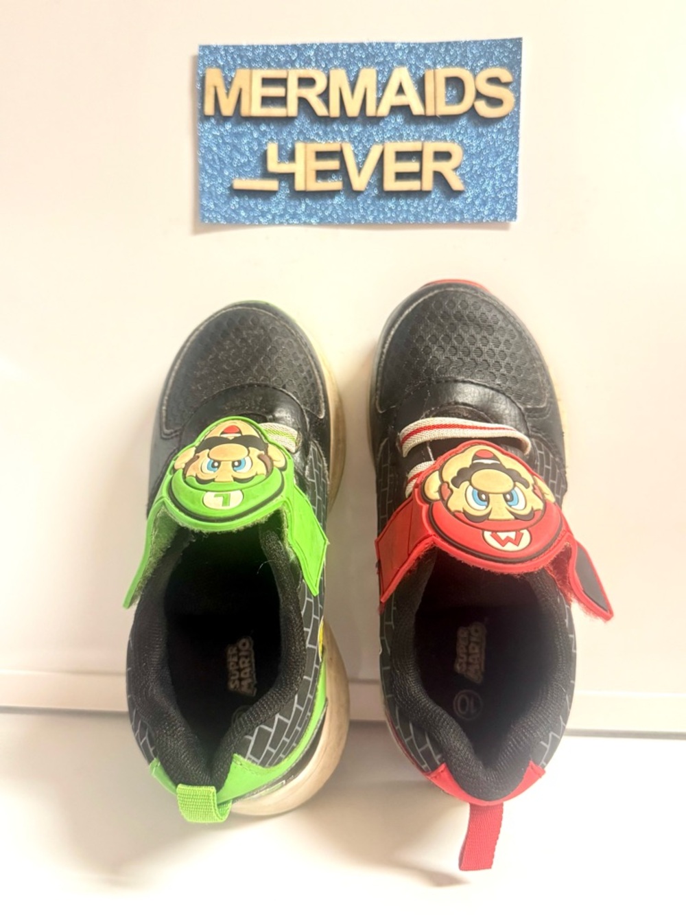 Super Mario Bros  Luigi Kids' Size 10 Velcro Sneakers in Red and Green Light Up